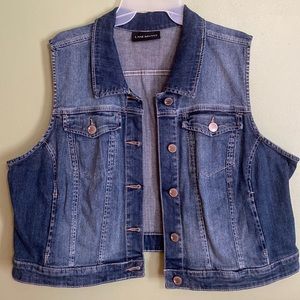 Sleeveless blue jean vest 20W